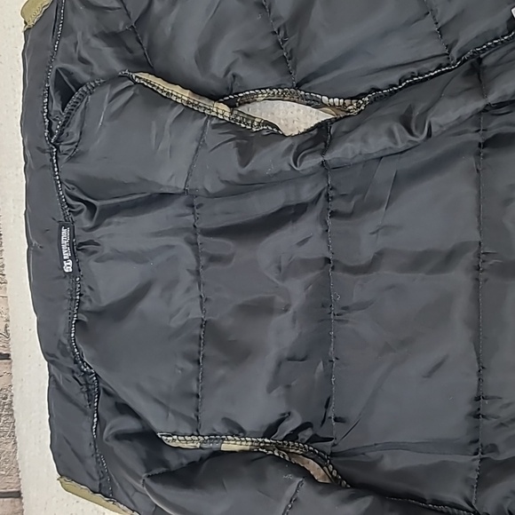 Revolution Kids Lightweight Camo Puffer Vest Jacket in Green/Gray/Black - Picture 13 of 17